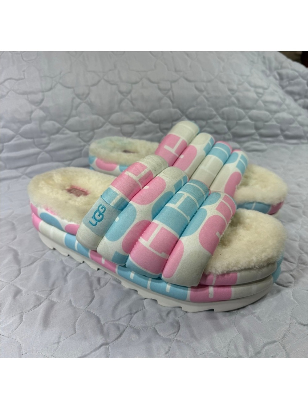 UGG Kids Pastel Pink & Blue Plush Logo Slide Sandals